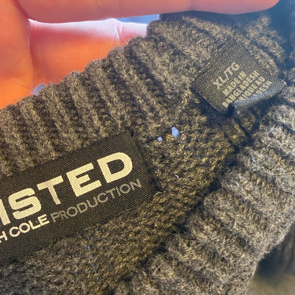 Kennith Cole. Size XL - Picture 3 of 3